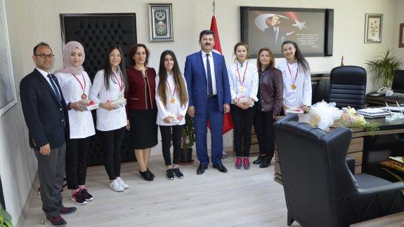 Subayevleri Meslekive teknik Anadolu lisesi Yemek Yarışmasında Madalya İle Döndü
