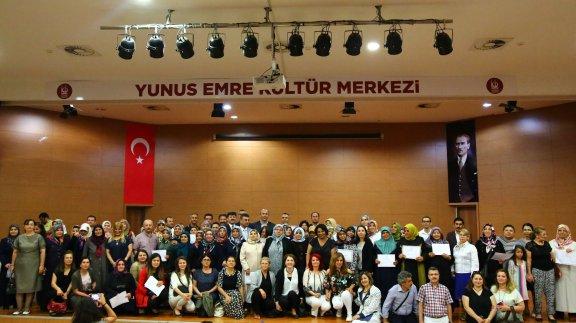Cumhurbaşkanı Recep Tayyip Erdoğan ve Eşi Emine Erdoğan Tarafından Başlatılan Okuma Yazma Seferberliği kapsamında, Okuma Yazma Kursunu Tamamlayan Kursiyerler Düzenlenen Törenle Sertifikalarını Aldı