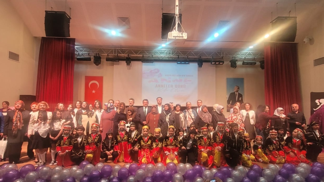 Anneler Günü İlçe Programımız İbni Haldun İlkokulunda Gerçekleştirildi